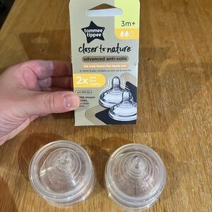 4 Tommee Tippee 3m+ Advanced Anti Colic - medium Flow nipples